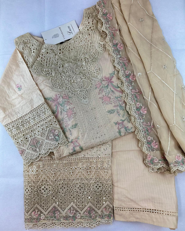 Sadabahar luxury lawn -