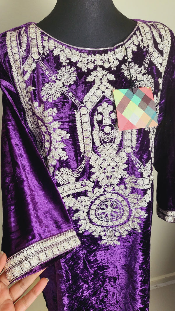 Dhanak - Velvet top - Embroidered